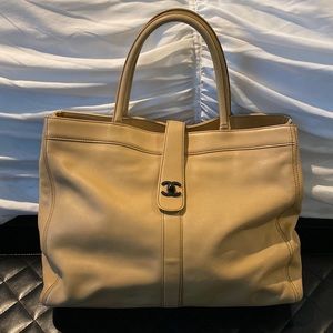 CHANEL Tote